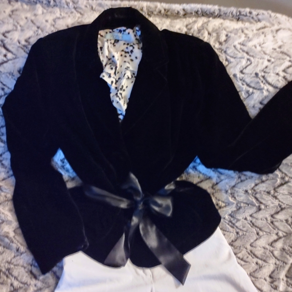 Apt. 9 size 10 Black Velvet Blazer